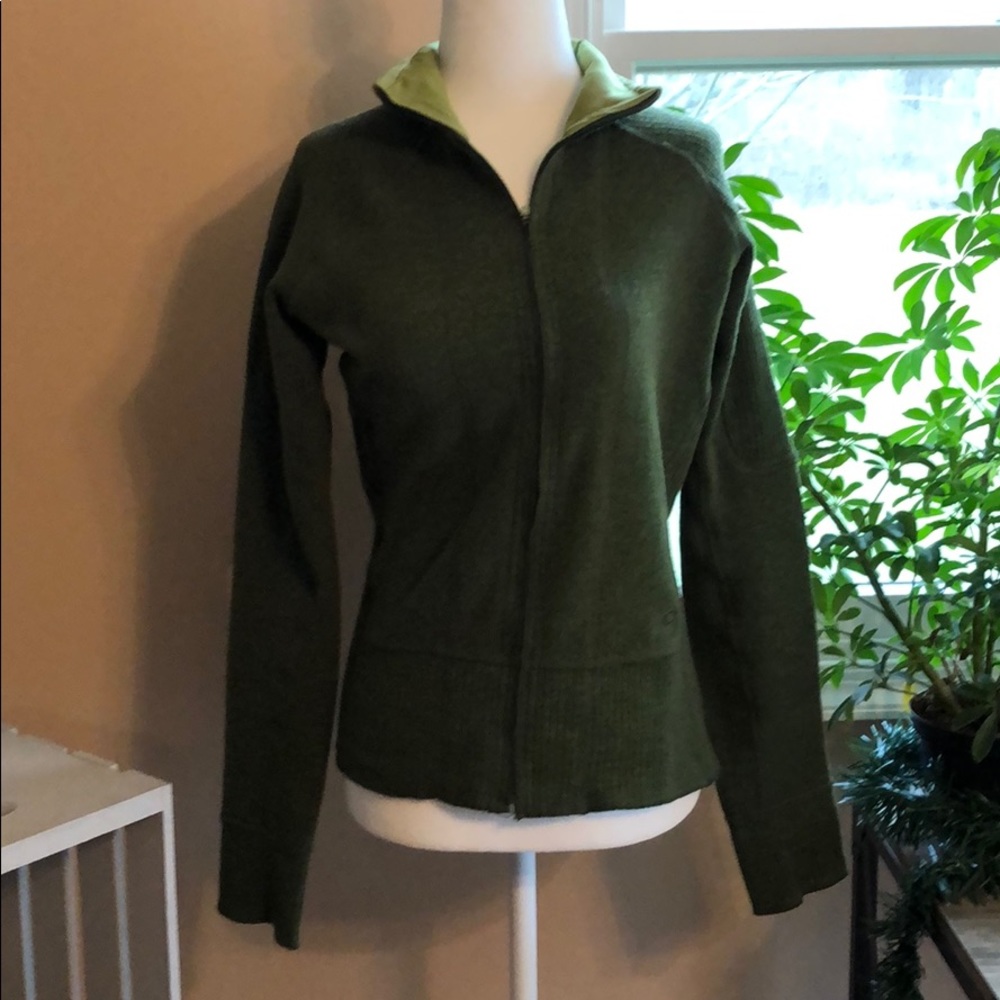 Mountain Hardwear sweater